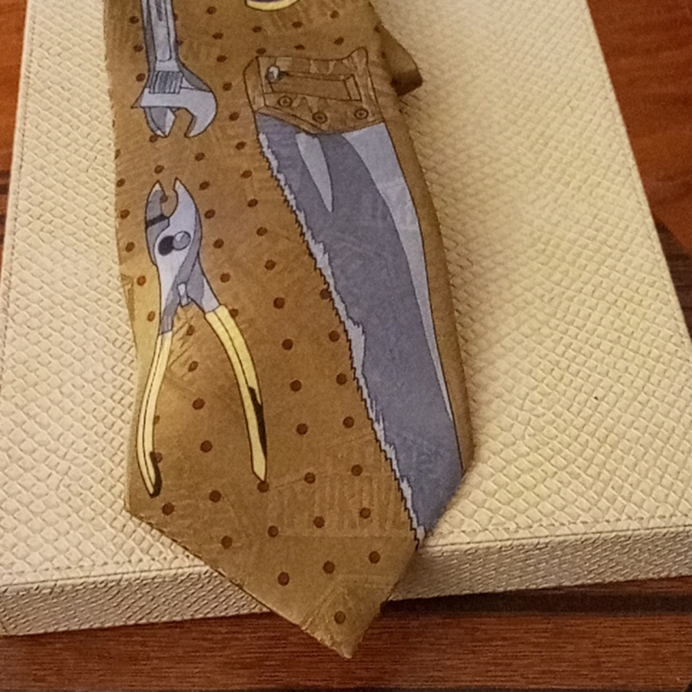 Vintage " Home Improvement" Tie.